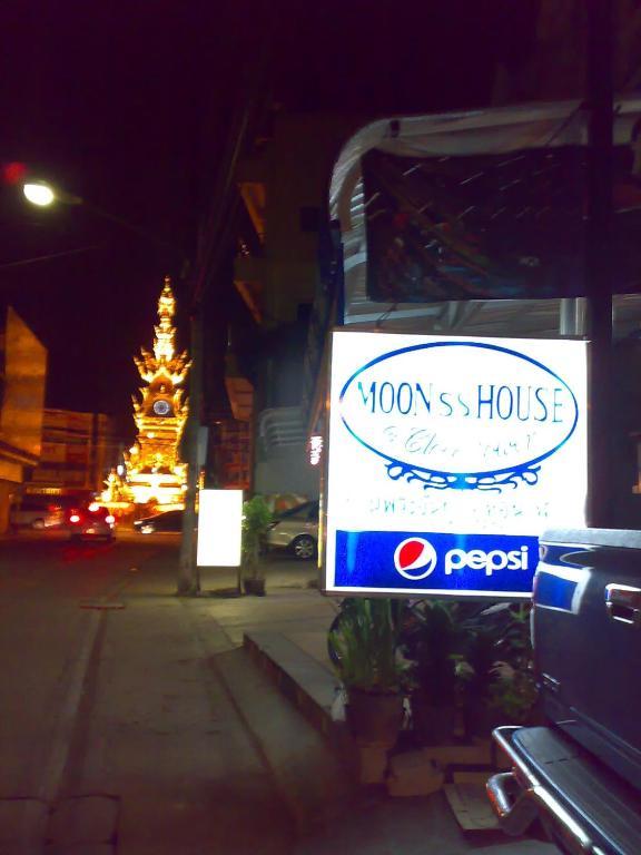 Moon House @ Clock Tower Chiang Rai Exterior foto